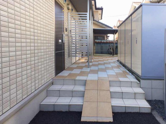 物件外観写真3　(エントランス)