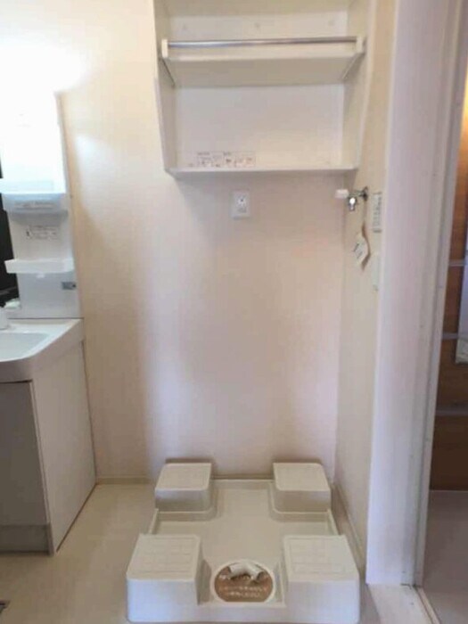 物件内観写真15　(洗濯機置き場)