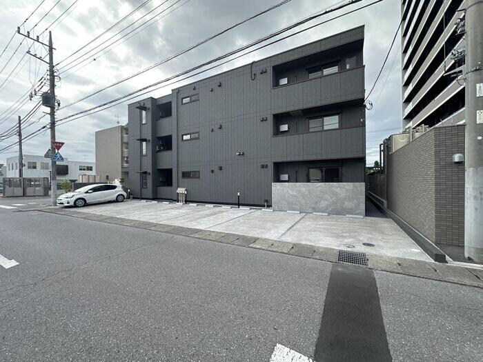 物件外観写真2　(駐車場)