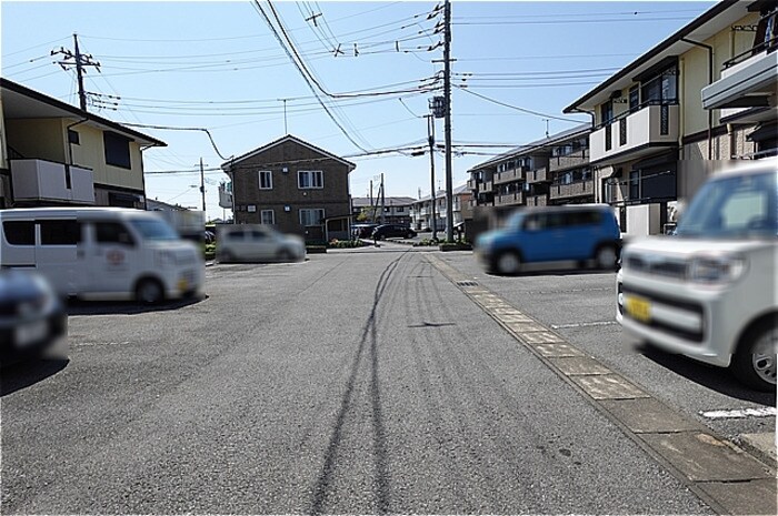 物件外観写真3　(駐車場)
