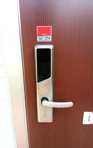 物件内観写真16　(ICカードロック)