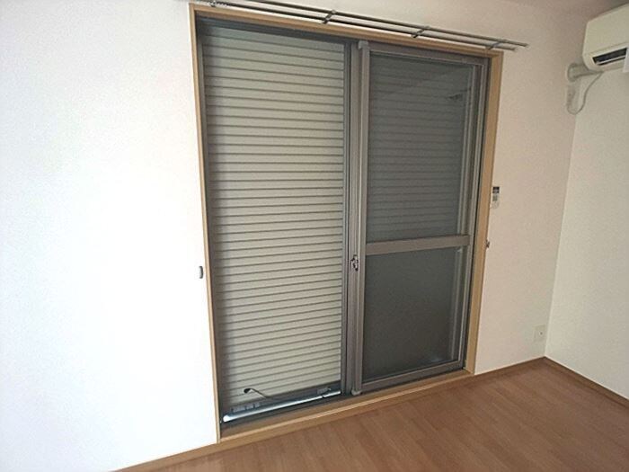 物件内観写真18　(シャッター雨戸)