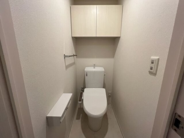 物件内観写真13　(温水洗浄暖房便座のトイレ)