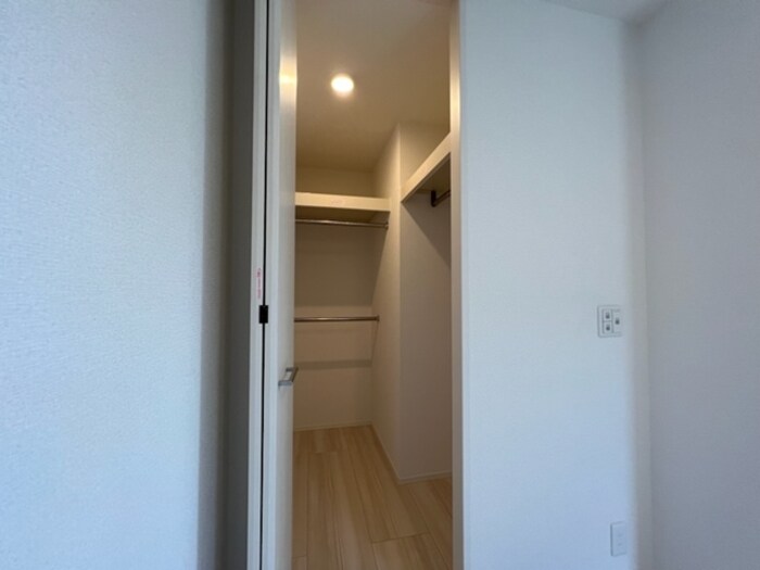 物件内観写真14　(洋室・ウォークインクローゼット)