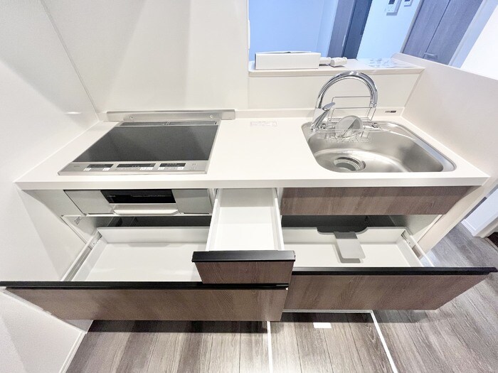 物件内観写真6　(キッチン収納)