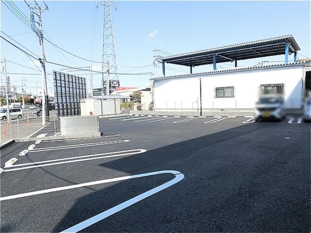 物件外観写真2　(駐車場)