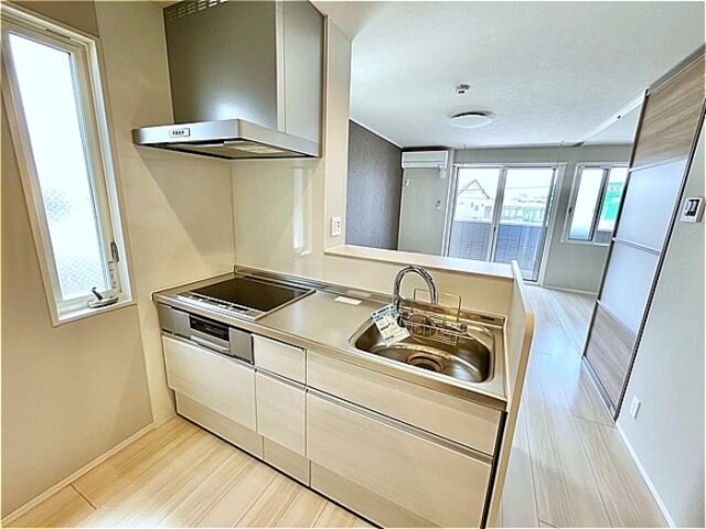 物件内観写真7　(ＩＨ・タッチレス水栓付き対面キッチン)