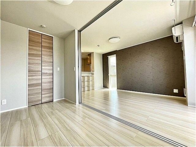 物件内観写真9　(洋室・ＬＤＫ)