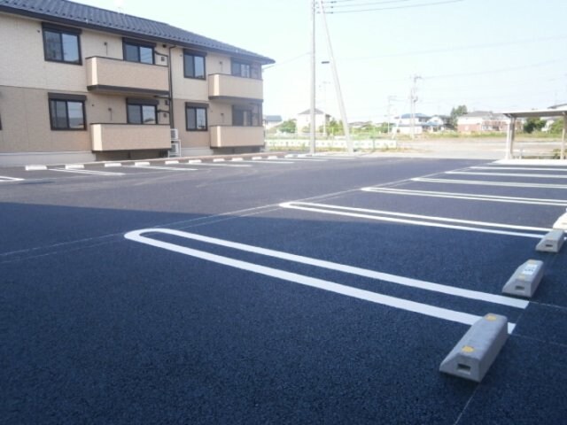 物件外観写真2　(駐車場)