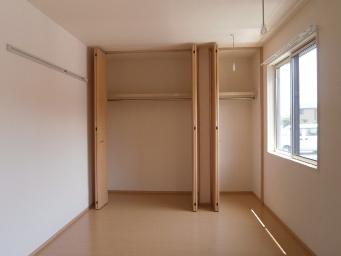 物件内観写真11　(クローゼット付き)