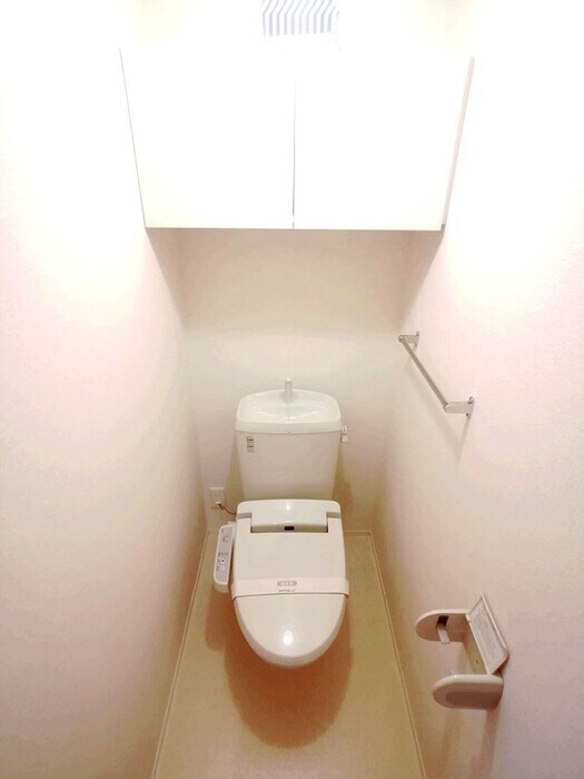 物件内観写真13　(温水洗浄暖房便座のトイレ)