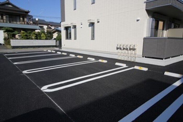 物件外観写真2　(駐車場)