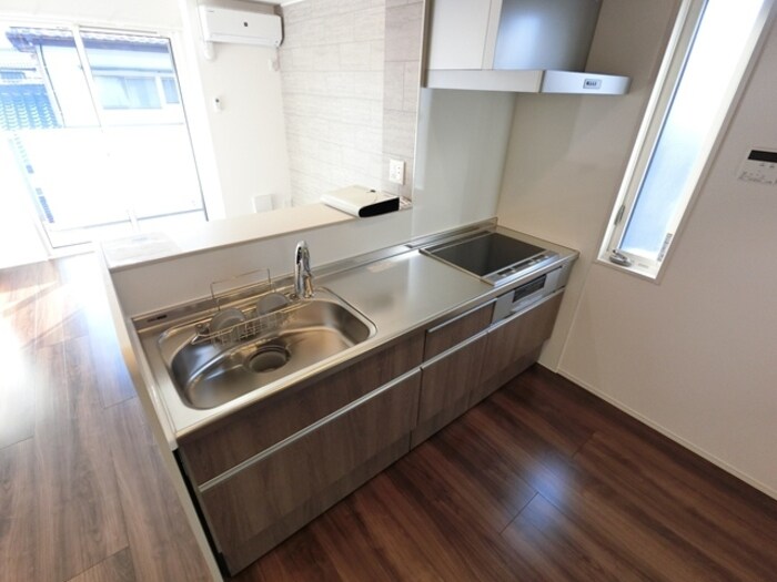 物件内観写真8　(ＩＨ・タッチレス水栓付き対面キッチン)