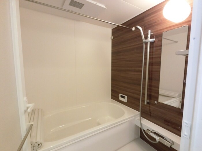 物件内観写真9　(換気暖房乾燥機付き浴室)