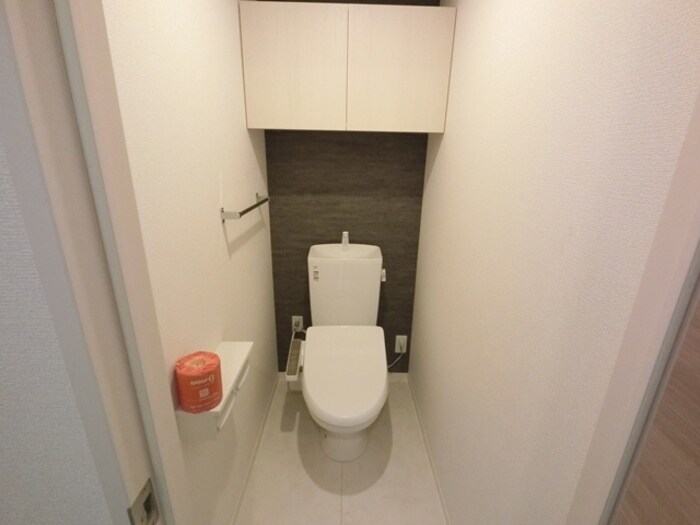 物件内観写真12　(温水洗浄暖房便座のトイレ)