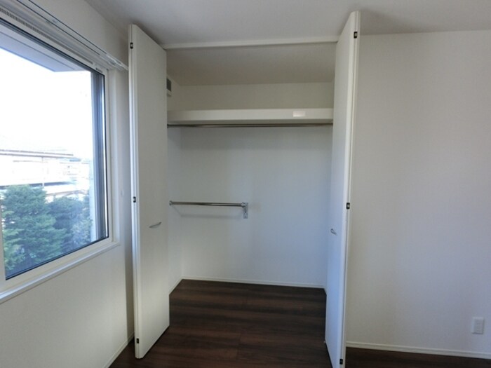 物件内観写真13　(洋室・収納)