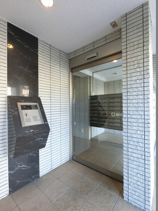 物件外観写真3　(オートロック)