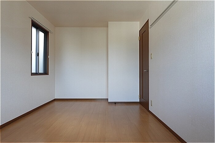 物件内観写真8　(南東洋室)