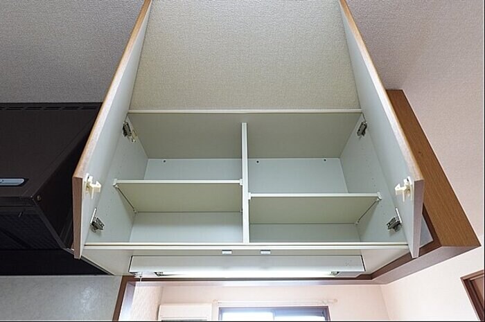 物件内観写真22　(キッチン・上部収納棚)