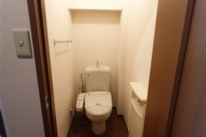 物件内観写真10　(温水洗浄暖房便座のトイレ)