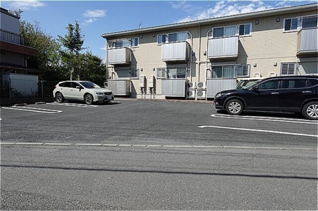 物件外観写真2　(駐車場)