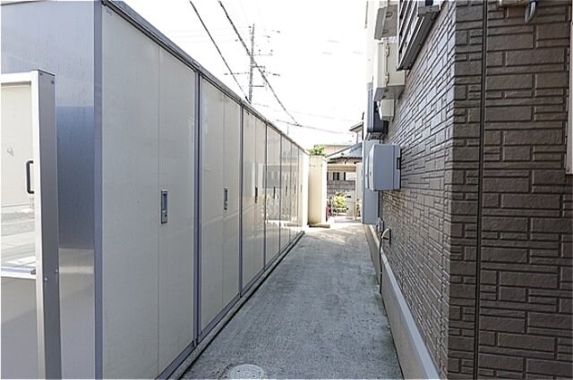 物件内観写真14　(各戸に外部物置)