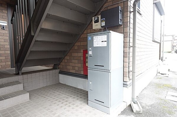 エントランス(エントランス（宅配ボックス付き）)