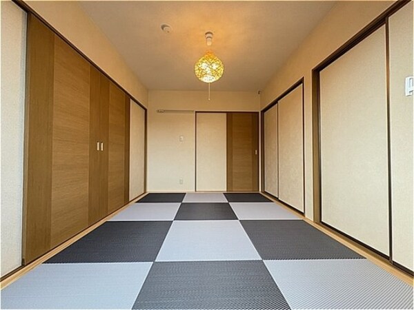 寝室(和室（照明器具付きです）2025・8月リノベーション済)