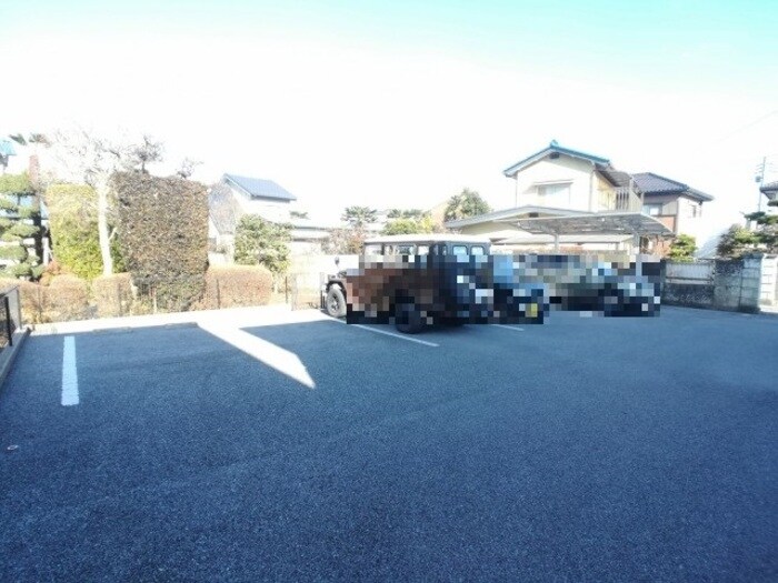 物件外観写真2　(駐車場)