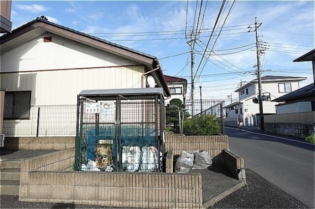 物件内観写真22　(Ｂ棟側にゴミステーション)