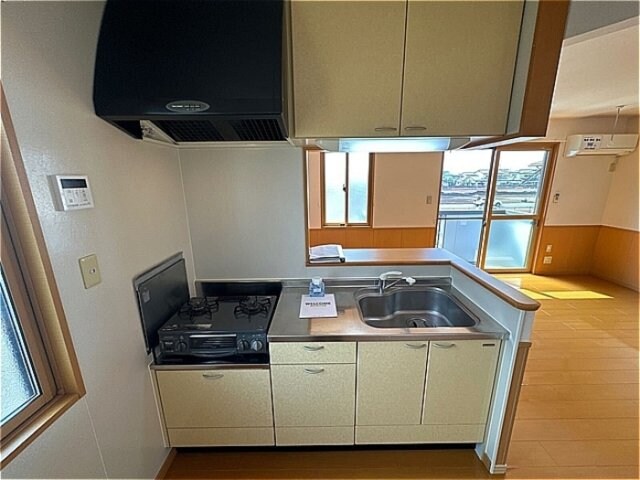 物件内観写真8　(ガスコンロ付き対面キッチン)