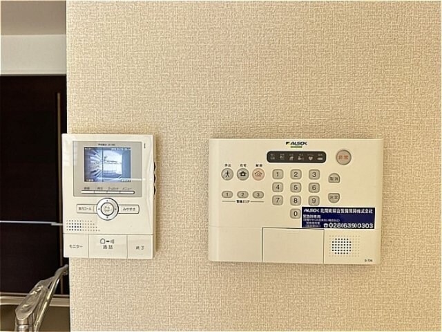 物件内観写真14　(ホームセキュリティと録画機能付きカラーモニター)