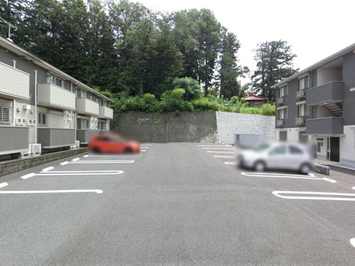 物件外観写真2　(駐車場)