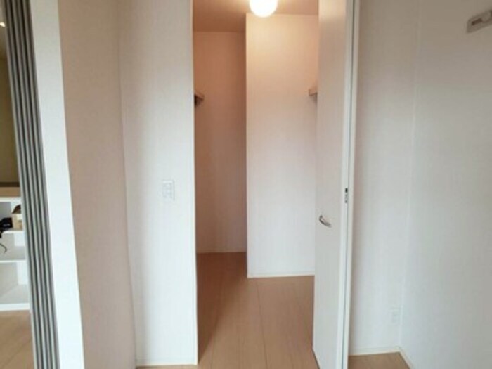 物件内観写真13　(ウォークインクローゼット)