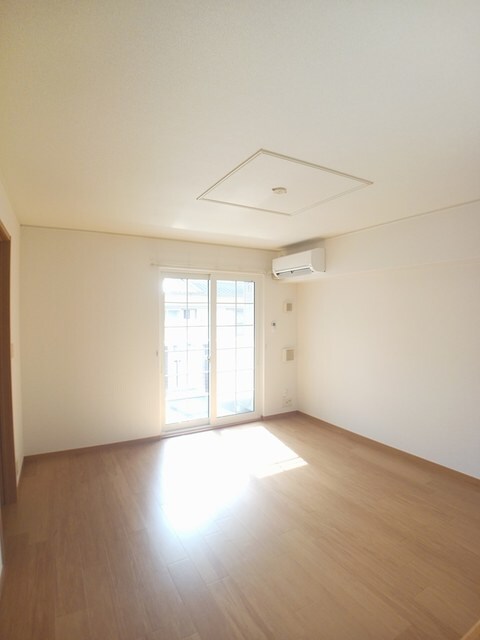 物件内観写真8　(居室・リビング)