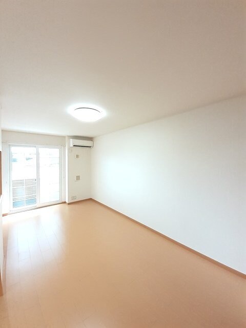 物件内観写真8　(居室・リビング)