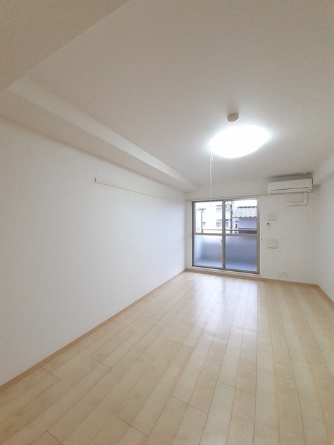 物件内観写真4　(居室・リビング)