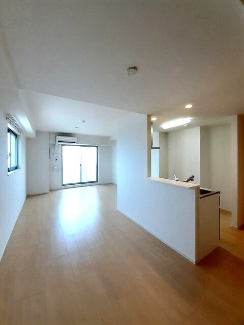 物件内観写真8　(居室・リビング)