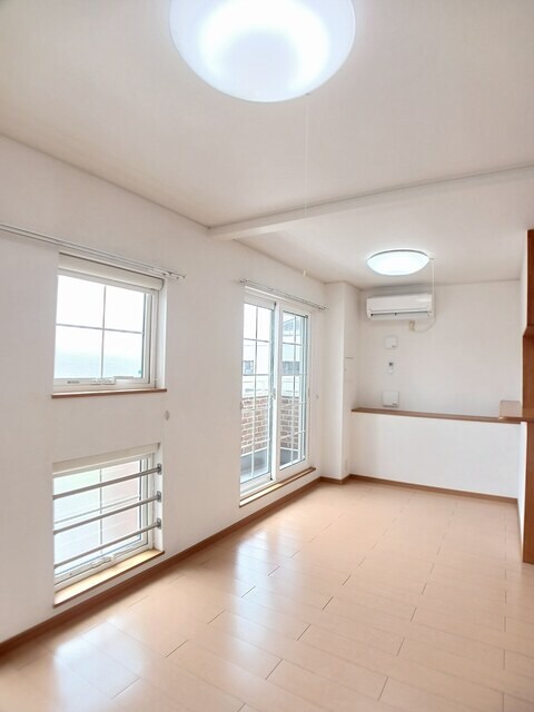 物件内観写真8　(居室・リビング)