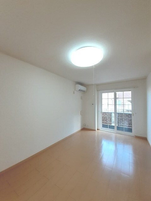 物件内観写真8　(居室・リビング)