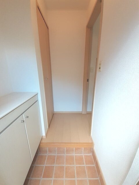 物件内観写真12　(玄関)