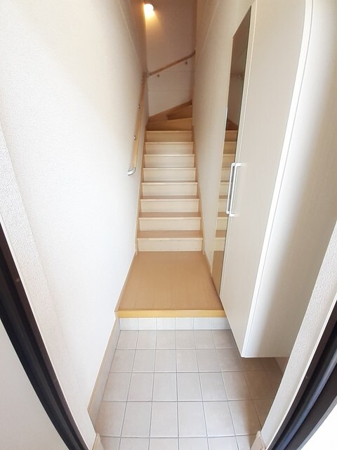 物件内観写真12　(玄関)