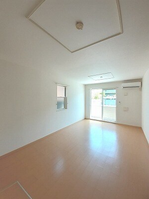 物件内観写真8　(居室・リビング)