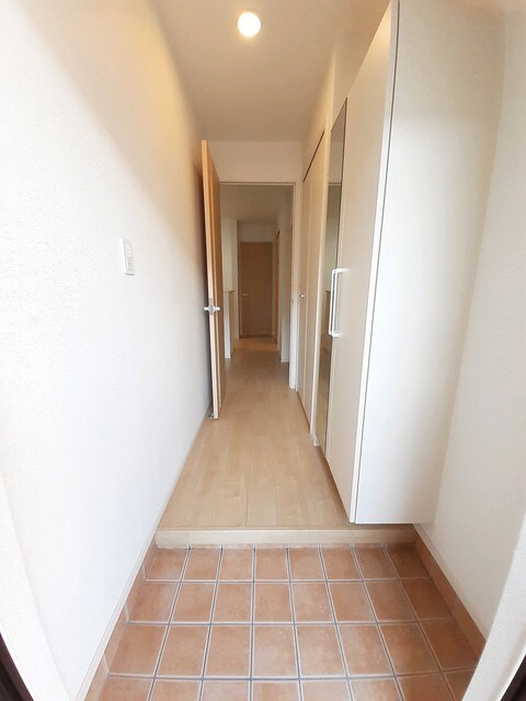 物件内観写真12　(玄関)