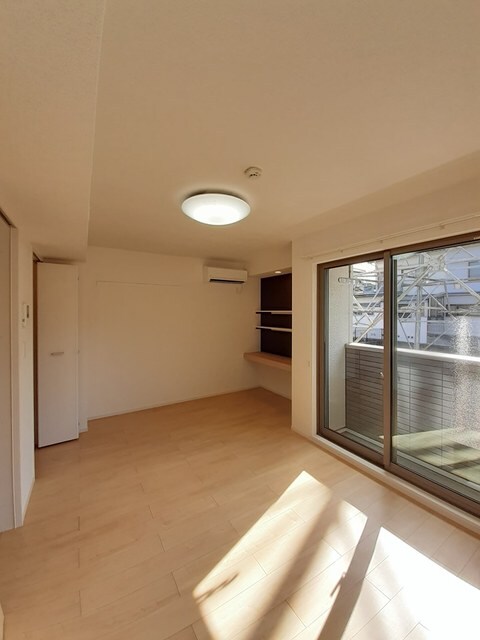 物件内観写真3　(居室・リビング)