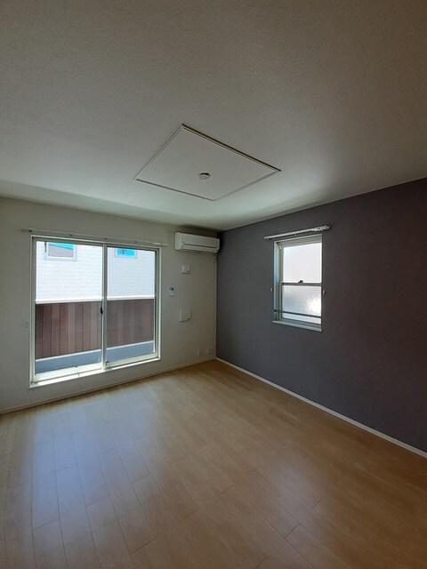 物件内観写真3　(居室・リビング)