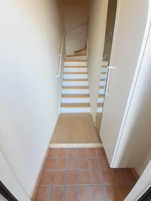 物件内観写真10　(玄関)