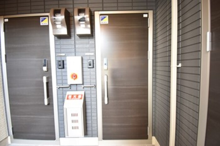 物件内観写真16　(玄関)