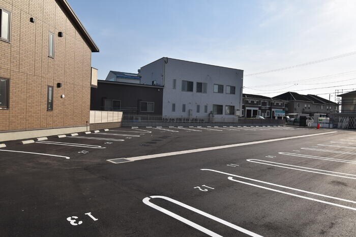 物件外観写真2　(駐車場)