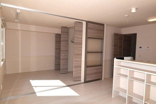 物件内観写真8　(リビングから洋室4.5帖)